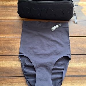 NWT Skims body shaping highrise underwear